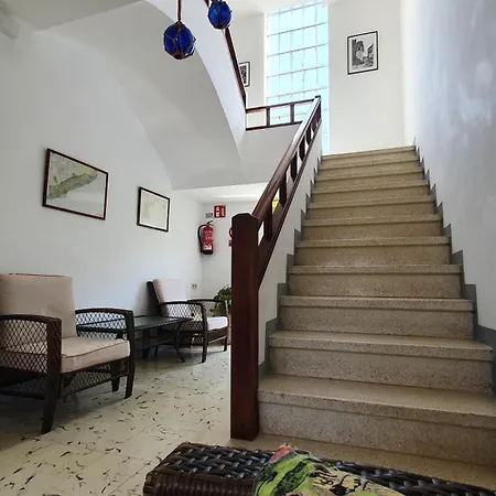 Hostal Cruz Konukevi Tossa de Mar
