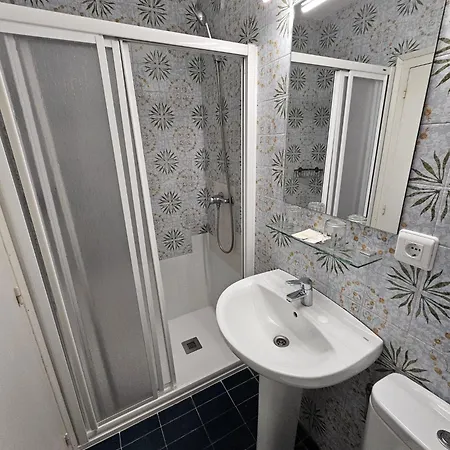 Konukevi Hostal Cruz Tossa de Mar